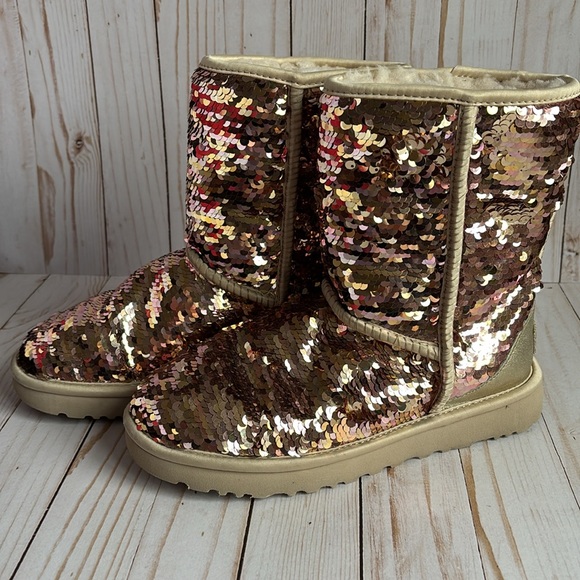 Women’s UGG Classic Short Sequin Boot gold, size 8 - Picture 2 of 8
